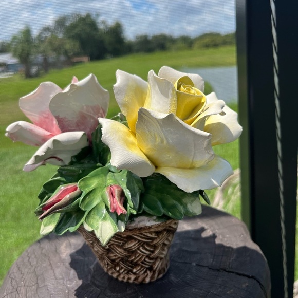 Capodimonte Porcelain Flower Rose Bouquet Basket Centerpiece Vintage - Picture 9 of 17